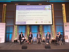 Podiumsdiskussion beim Berliner Milchforum 2025