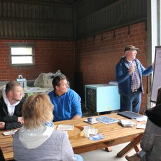 Nachbesprechung der pädagogischen Inhalte beim Bauernhofbesuch
