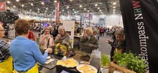 Besucher am Stand Käsekompass NRW auf der MHH 2024