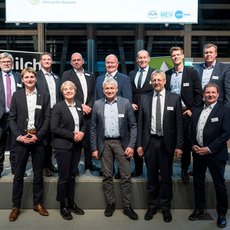 Gruppenbild der Referenten und Sponsoren des Nordwestdeutschen Milchtreffs 2023