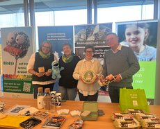 Landfrauen Conny Langreck und Hille Hansmanm-Machula, Iris Venus (LV Milch NRW) und Dietrich Vriesen (meinEi)