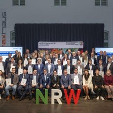 Gruppenfoto der Preisträger 2025 des Landesehrenpreis