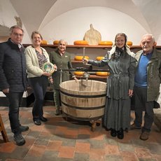Gruppenfoto im Käsemuseum auf Gut Hogefeld