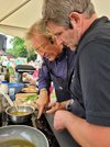 Fernsehkoch Frank Buchholz und Denis Speckmann