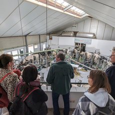 Blich von oben in das Melkkarussel bei Meuwissen