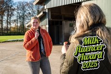Landwirtin präsentiert ihren Hof
