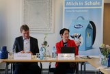 Silke Gorißen und der geschäftsführende Vorsitzende der LV Milch Benedikt Langemeyer