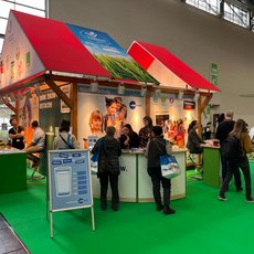 Gesamtansicht der Standpräsentation der LV Milch auf der Didacta 2024 in Köln