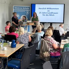 Jutta Kuhlen und Cornelia Langreck als Präsidentinnen der rheinischen und Westfälischen Landfrauen bei ihrem Grusswort