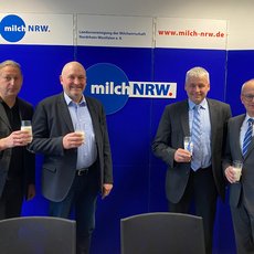 Sprecherguppe bei der Jahrespressekonferenz der LV MIlch NRW, v.l.n.r.: Pressprecher Frank Maurer, die Vorsitzenden Wilhelm Brueggemeier und Hans Stoecker sowie Geschaeftsfuehrer Dr. Rudolf Schmidt 