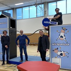 Übergabe der Milchparkour-Elemente in Bergheim