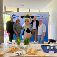 v.l.n.r.: Frank Maurer, Cornelia Langreck, Landrat Sven-Georg Adenauer, Hildegard Hansmann Machula