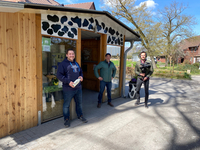 Milchbauer Matthias, IGW Show-Koch Dennis Gasper und Kameramann Tobias Martin beim ersten Video-Dreh der Kooperation #AusGutemGrundAusNRW.