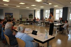 Die Gastreferentin Paula Stille bei ihrem Vortrag