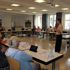 Die Gastreferentin Paula Stille bei ihrem Vortrag